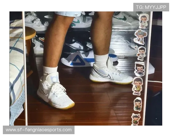 高帮足球鞋球星上脚图鉴赏:展示顶级球员的实战魅力与穿搭风格